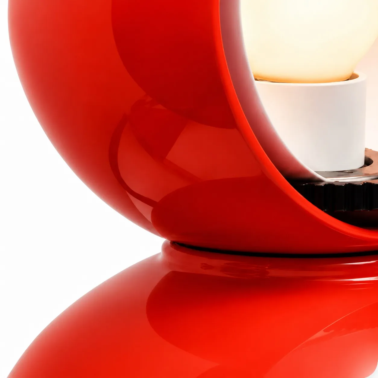 Golden crystal sphere cluster side detail