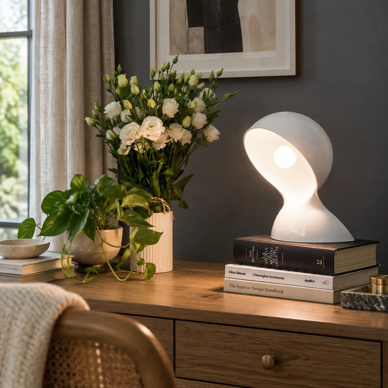 Dalù table lamp in an interior scene