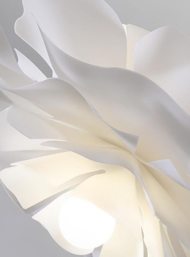 Layered white petals around the Blossenari light source