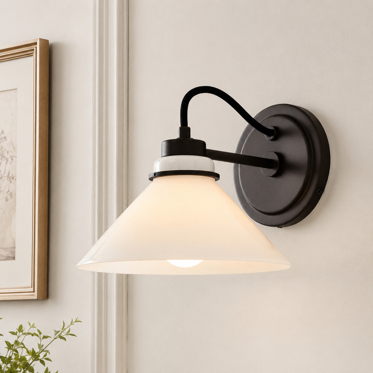 Rope Arm / Black / Milk Glass