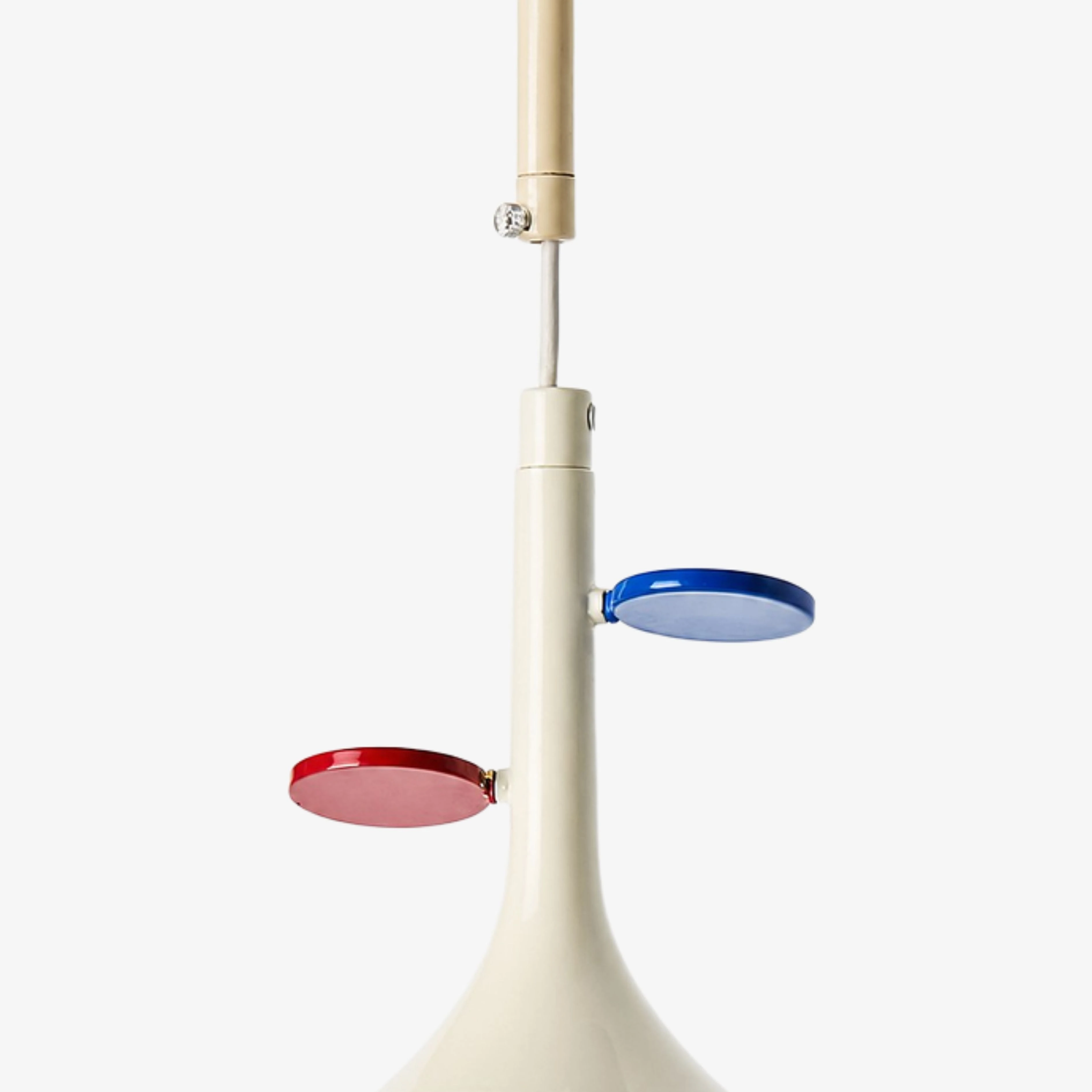 Close view of the red and blue discs and suspension joint