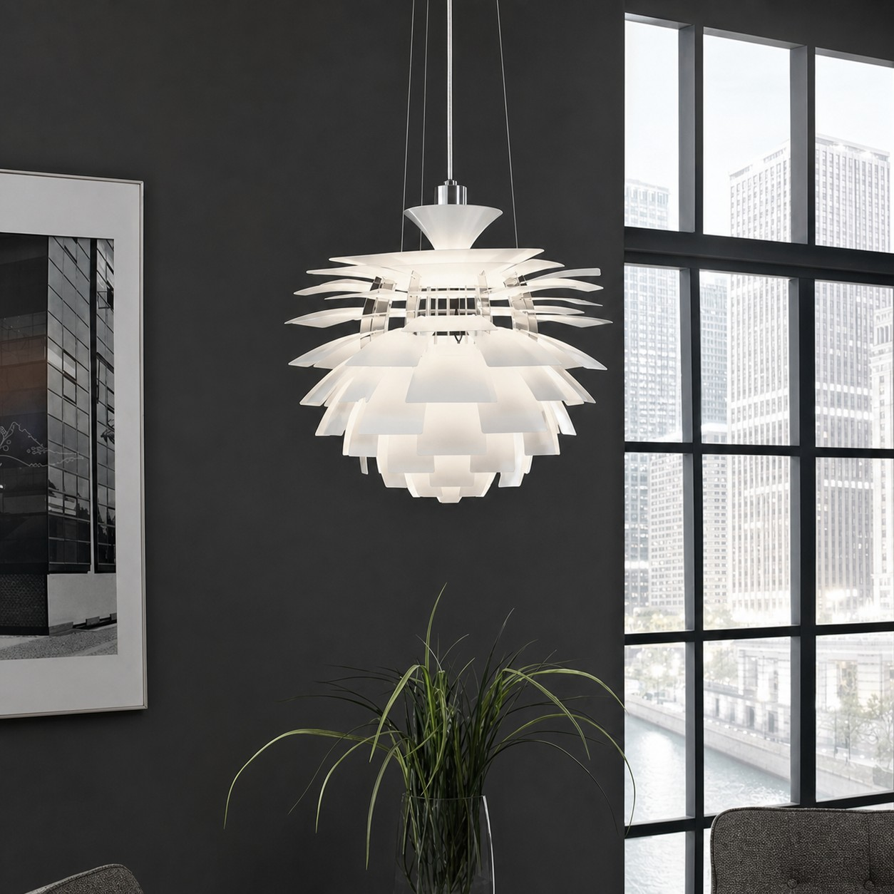 Weiße PH Artichoke Pendelleuchte in einem Interieur bei Tageslicht