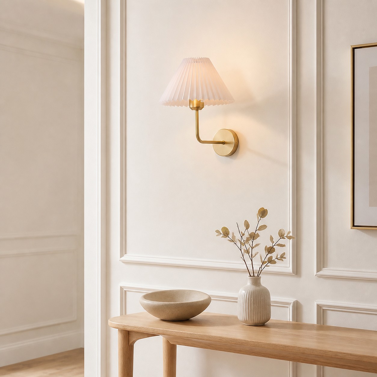 Applique Curvona accanto a un letto