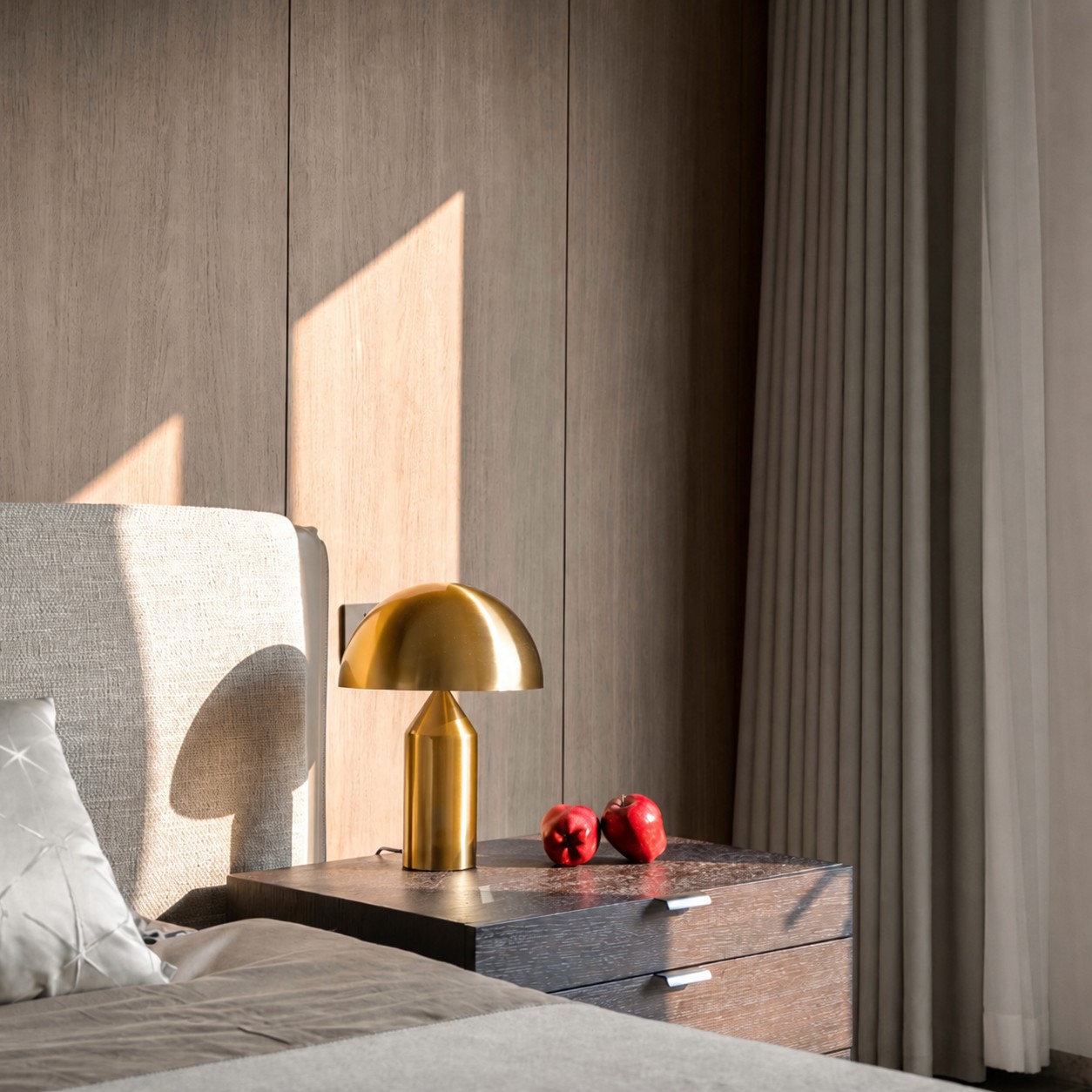 Gold HaloVell table lamp in a warm interior