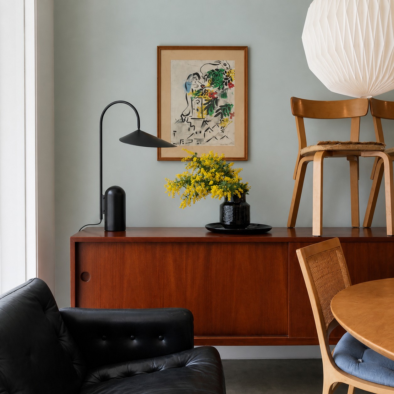 Black Nulavo lamp on a living room console