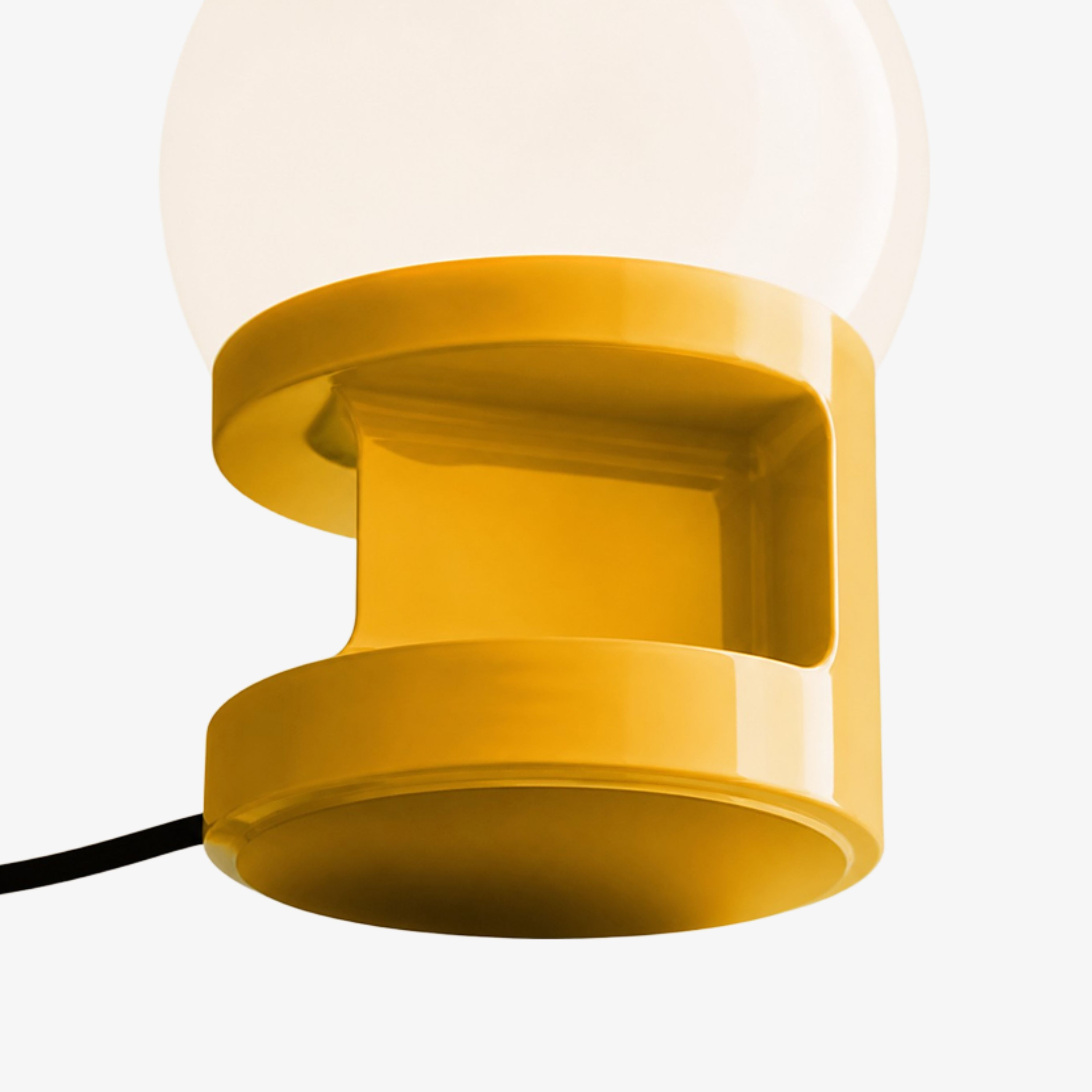 Yellow ceramic base detail