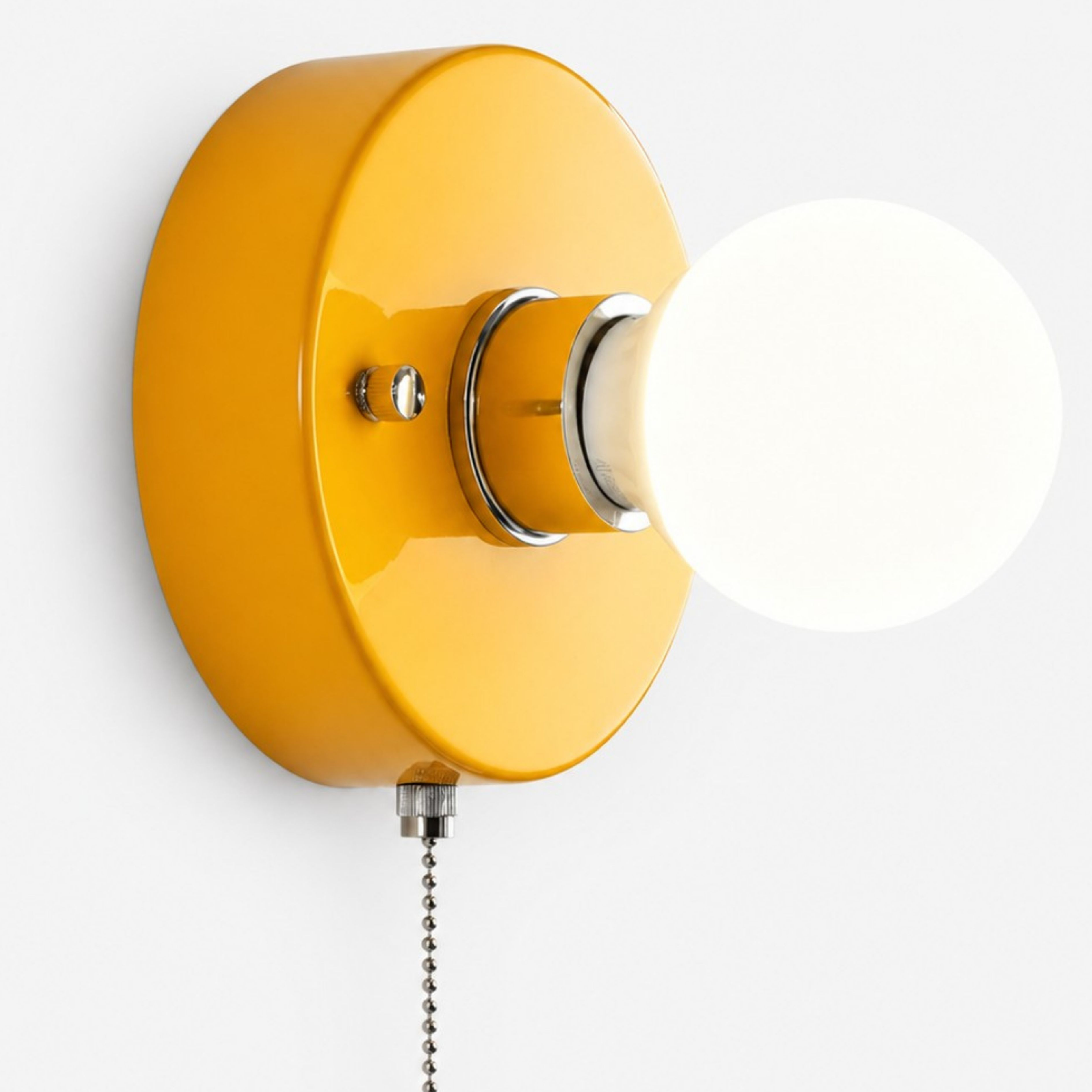 Yellow painted body and globe side detail