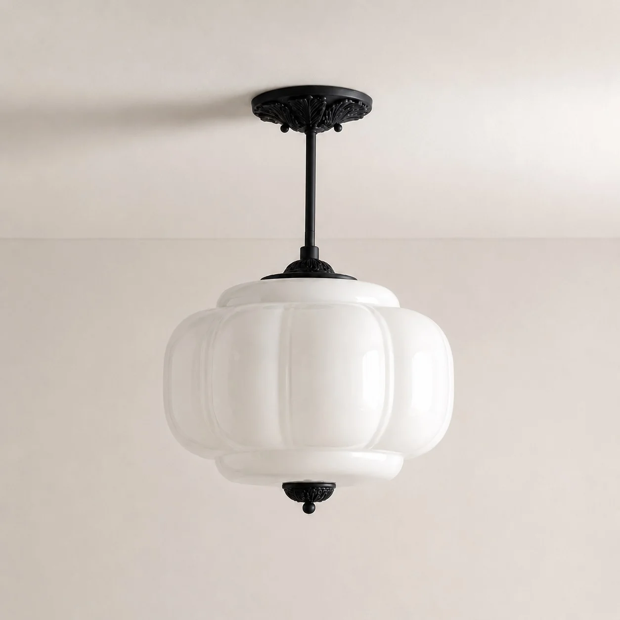 Eloise white+black product image