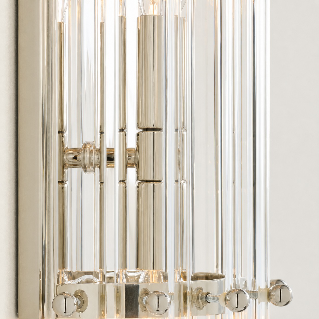Lumora Detail des gerippten Glasschirms