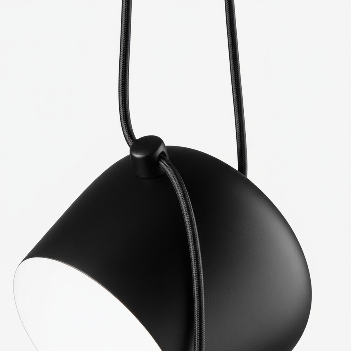 Axiomorna aluminum shade detail
