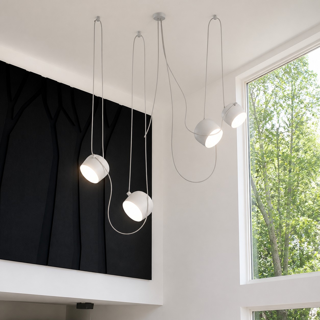 Transparent Axiomorna pendant in a dining room