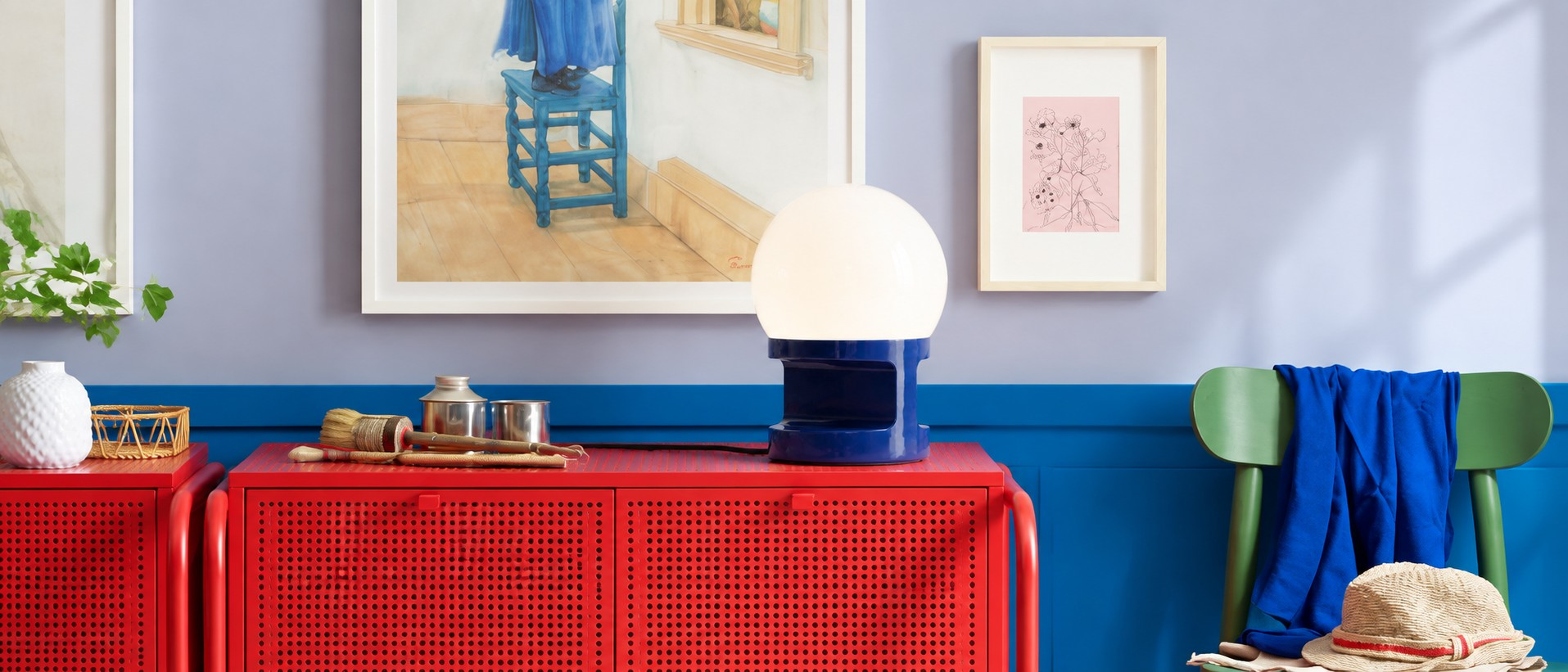 Robot Blue HABEA table lamp on a red cabinet in a colorful room