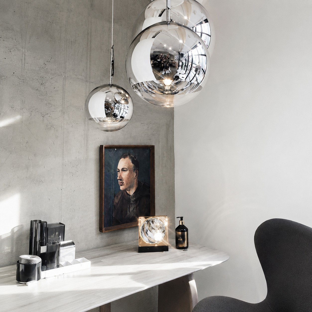Ambientazione interna con il lampadario rotondo Modern Lava