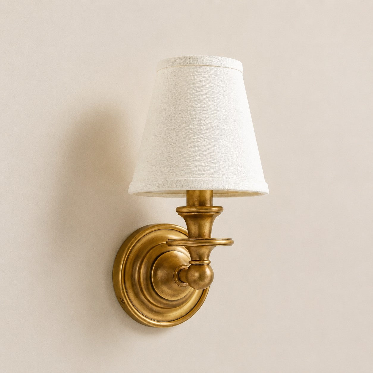 White Plain Kalvora fabric shade wall sconce in Brass