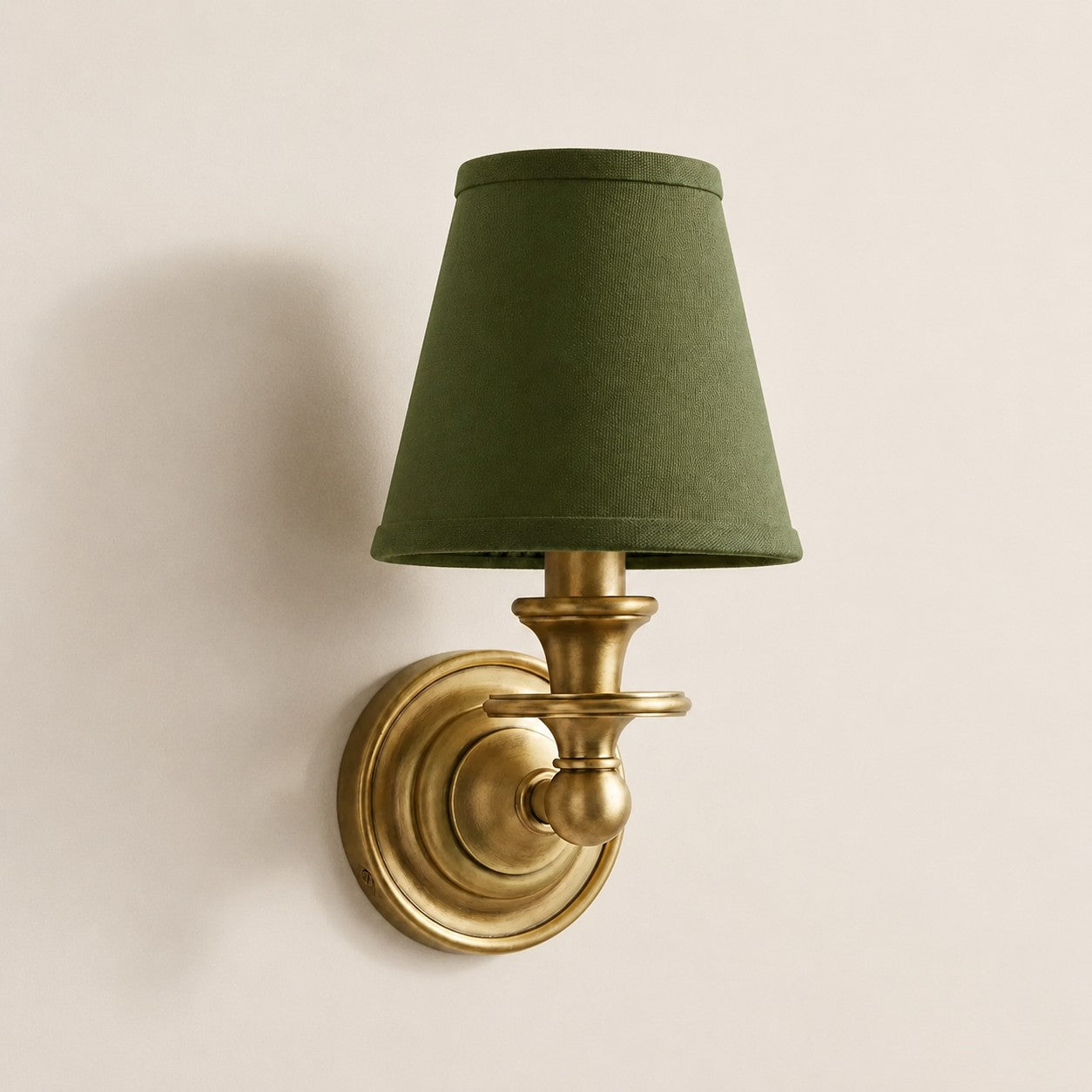 Green Plain Kalvora fabric shade wall sconce in Brass