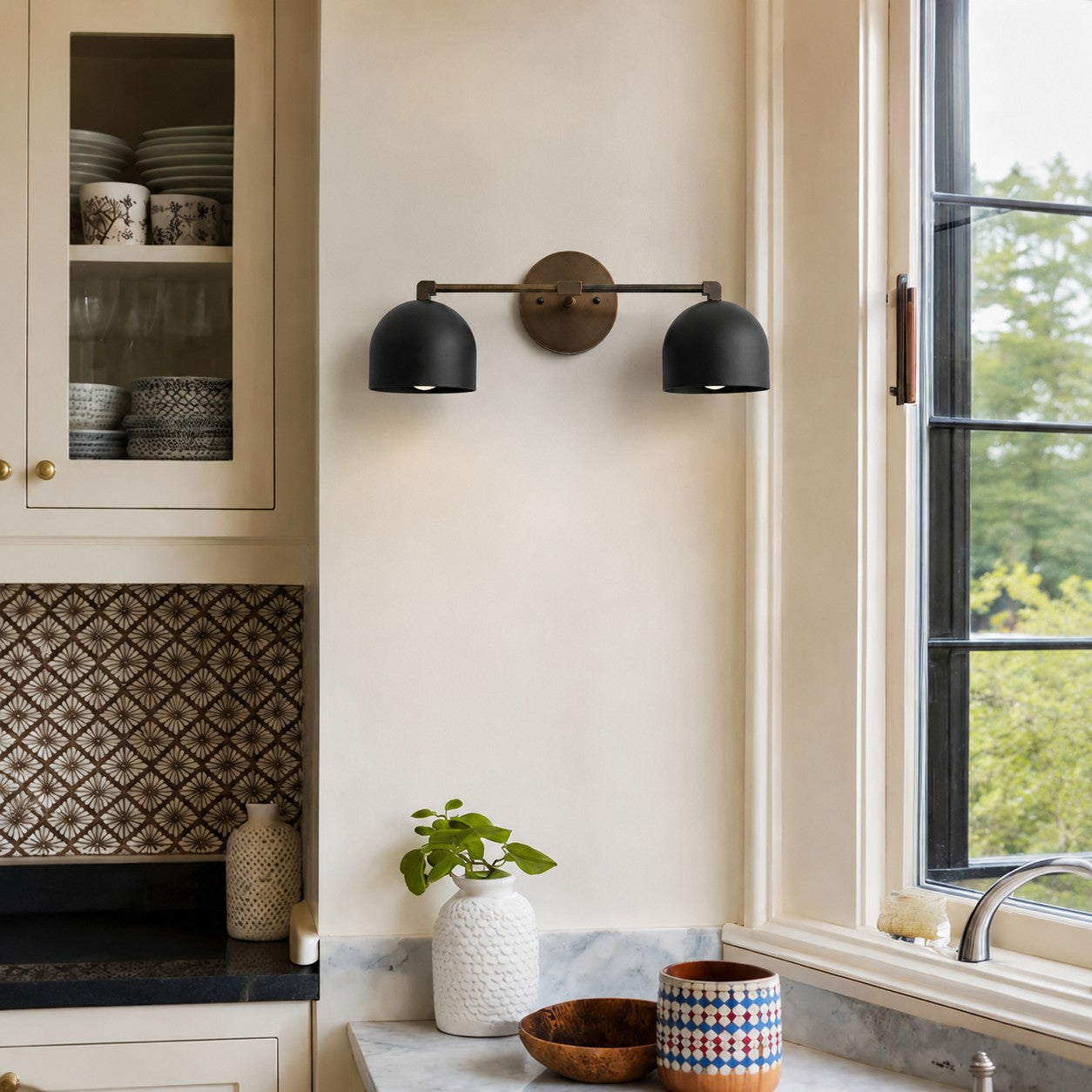 Black 2-lights Metio wall lamp in a kitchen