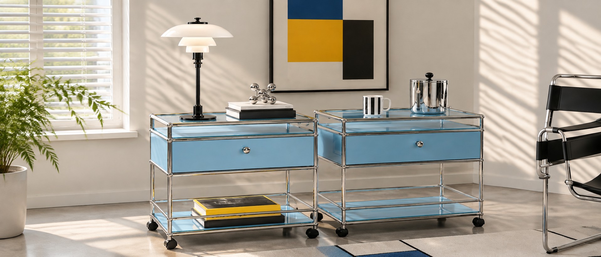 Opaalglazen tafellamp in een modern interieur