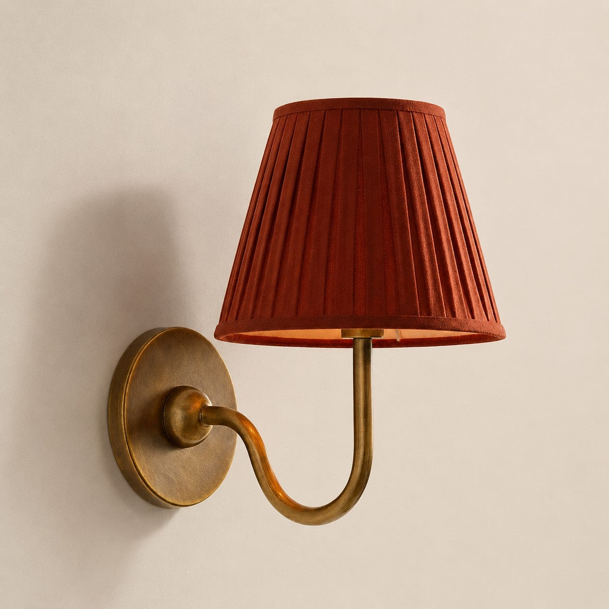 Tumbled Brass Red Pleated 1 head: 10" / 25 cm Luvora wall lamp