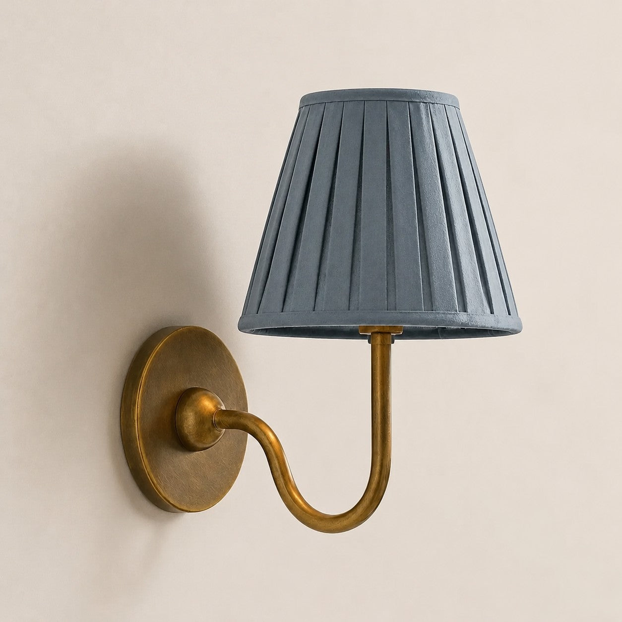 Tumbled Brass Dusty Blue Pleated 1 head: 10" / 25 cm Luvora wall lamp