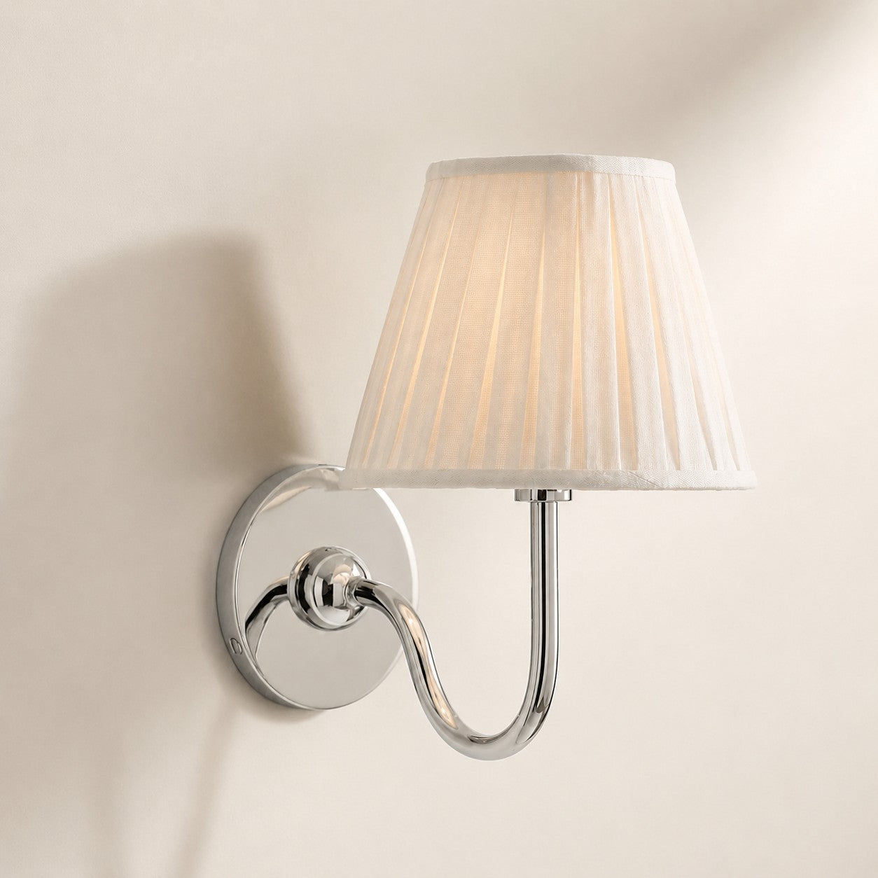 Chrome White Pleated 1 head: 10" / 25 cm Luvora wall lamp