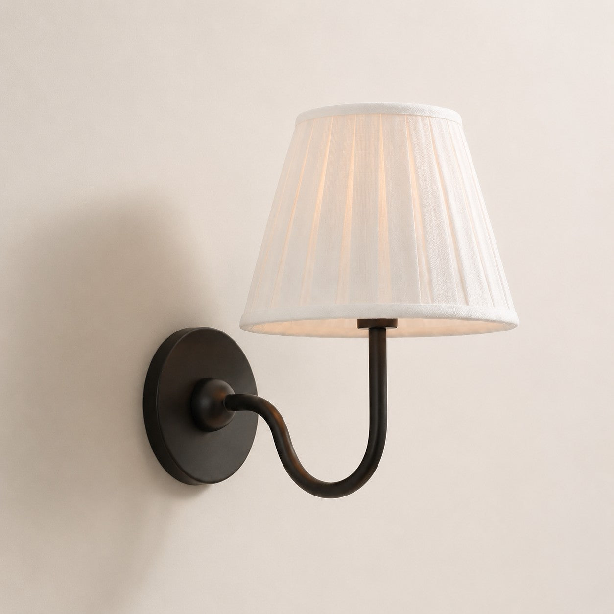 Matte Black White Pleated 1 head: 10" / 25 cm Luvora wall lamp