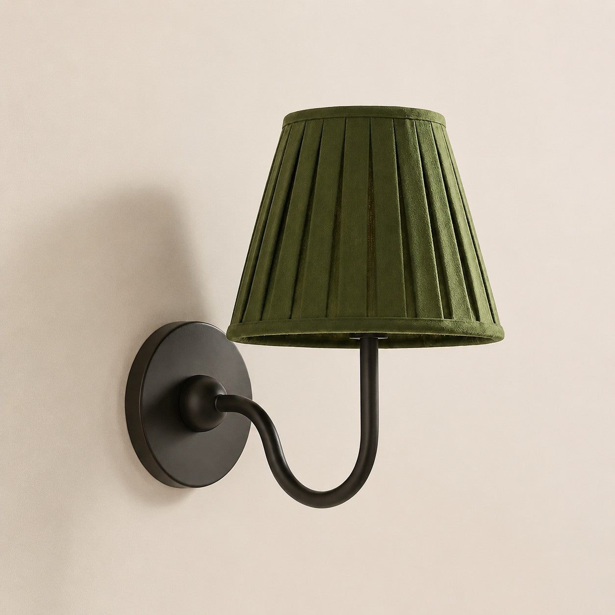 Matte Black Green Pleated 1 head: 10" / 25 cm Luvora wall lamp