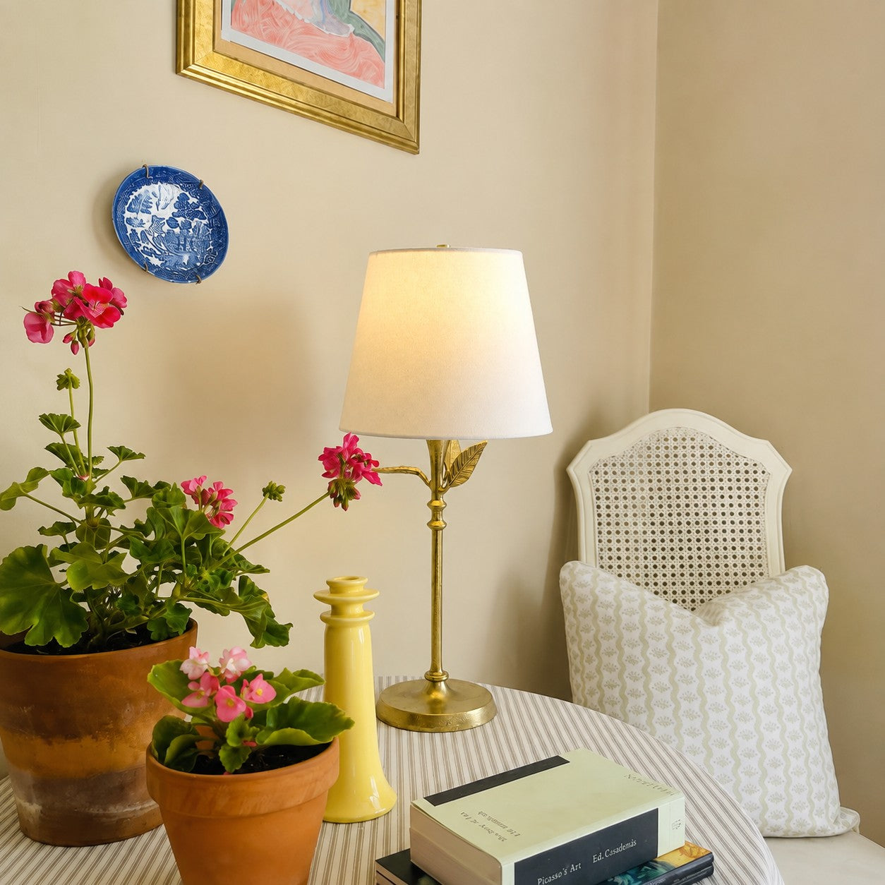 Botanical table lamp on a round table with flowers