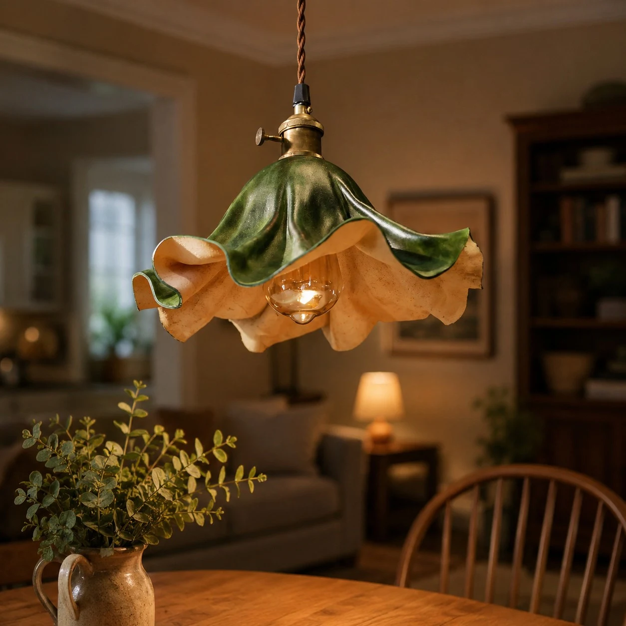 Ciemnozielona plisowana lampa wisząca ze skóry